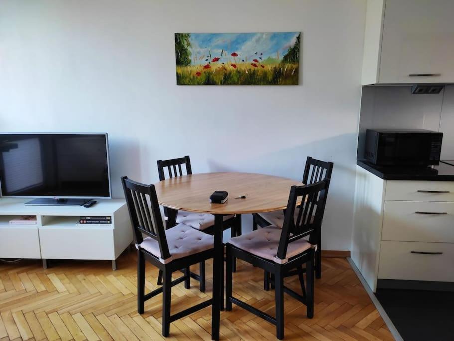 Plac Bankowy - Ogrod Saski - Metro Apartmán *